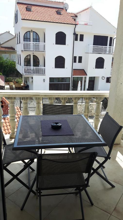 Apartmani Jureta Okrug Gornji Exteriör bild