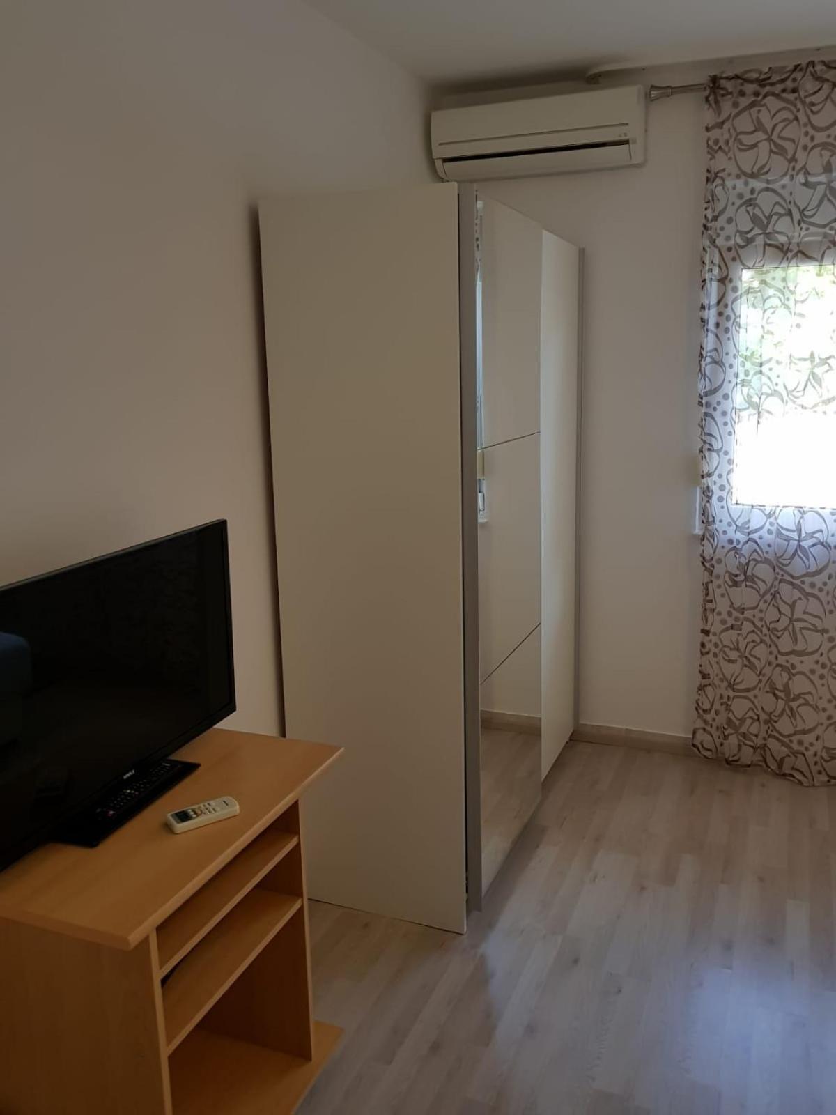 Apartmani Jureta Okrug Gornji Exteriör bild