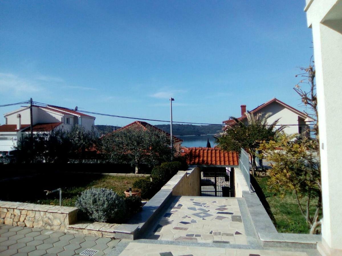 Apartmani Jureta Okrug Gornji Exteriör bild