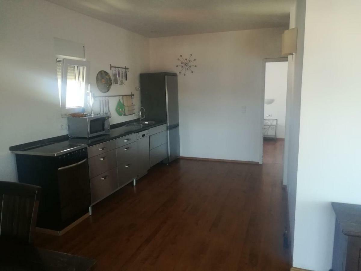 Apartmani Jureta Okrug Gornji Exteriör bild